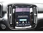 Volvo XC40 B4 211PK Automaat Plus Dark / Lounge Pakket / Extra getint glas / 360 Camera / 20'' velgen / Panoramadak / Elektrische stoelen met geheugen / Harman Kardon / Microtech/Nubuck bekleding