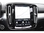 Volvo XC40 B4 211PK Automaat Plus Dark / Lounge Pakket / Extra getint glas / 360 Camera / 20'' velgen / Panoramadak / Elektrische stoelen met geheugen / Harman Kardon / Microtech/Nubuck bekleding