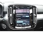 Volvo XC40 B4 211PK Automaat Plus Dark / Lounge Pakket / Extra getint glas / 360 Camera / 20'' velgen / Panoramadak / Elektrische stoelen met geheugen / Harman Kardon / Microtech/Nubuck bekleding