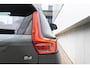 Volvo XC40 B4 211PK Automaat Plus Dark / Lounge Pakket / Extra getint glas / 360 Camera / 20'' velgen / Panoramadak / Elektrische stoelen met geheugen / Harman Kardon / Microtech/Nubuck bekleding