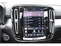 Volvo XC40 B4 211PK Automaat Plus Dark / Lounge Pakket / Extra getint glas / 360 Camera / 20'' velgen / Panoramadak / Elektrische stoelen met geheugen / Harman Kardon / Microtech/Nubuck bekleding