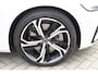 Volvo V60 T8 455PK Plug-in hybrid AWD Ultra Dark Performance Edition / Polestar Optimalisatie / Glossy black Logo's / 360 Camera / Harman Kardon audio / Head-up display / Panorama dak / 19" / Stoel- en stuurverwarming
