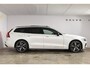 Volvo V60 T8 455PK Plug-in hybrid AWD Ultra Dark Performance Edition / Polestar Optimalisatie / Glossy black Logo's / 360 Camera / Harman Kardon audio / Head-up display / Panorama dak / 19" / Stoel- en stuurverwarming