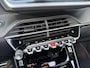 Peugeot e-2008 EV GT Pack 50 kWh | Schuif-Kanteldak | Stoelverwarming | FULL LED koplampen | Achteruitrij-Camera | Adaptieve Cruise control | Alcantara Bekleding | Navigatie en Apple caprplay en Android auto |