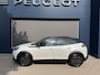 Peugeot e-2008 EV GT Pack 50 kWh | Schuif-Kanteldak | Stoelverwarming | FULL LED koplampen | Achteruitrij-Camera | Adaptieve Cruise control | Alcantara Bekleding | Navigatie en Apple caprplay en Android auto |