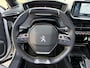 Peugeot e-2008 EV GT Pack 50 kWh | Schuif-Kanteldak | Stoelverwarming | FULL LED koplampen | Achteruitrij-Camera | Adaptieve Cruise control | Alcantara Bekleding | Navigatie en Apple caprplay en Android auto |