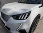 Peugeot e-2008 EV GT Pack 50 kWh | Schuif-Kanteldak | Stoelverwarming | FULL LED koplampen | Achteruitrij-Camera | Adaptieve Cruise control | Alcantara Bekleding | Navigatie en Apple caprplay en Android auto |