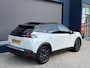 Peugeot e-2008 EV GT Pack 50 kWh | Schuif-Kanteldak | Stoelverwarming | FULL LED koplampen | Achteruitrij-Camera | Adaptieve Cruise control | Alcantara Bekleding | Navigatie en Apple caprplay en Android auto |