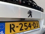 Peugeot e-2008 EV GT Pack 50 kWh | Schuif-Kanteldak | Stoelverwarming | FULL LED koplampen | Achteruitrij-Camera | Adaptieve Cruise control | Alcantara Bekleding | Navigatie en Apple caprplay en Android auto |