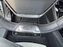 Peugeot e-2008 EV GT Pack 50 kWh | Schuif-Kanteldak | Stoelverwarming | FULL LED koplampen | Achteruitrij-Camera | Adaptieve Cruise control | Alcantara Bekleding | Navigatie en Apple caprplay en Android auto |