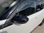 Peugeot e-2008 EV GT Pack 50 kWh | Schuif-Kanteldak | Stoelverwarming | FULL LED koplampen | Achteruitrij-Camera | Adaptieve Cruise control | Alcantara Bekleding | Navigatie en Apple caprplay en Android auto |