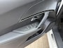 Peugeot e-2008 EV GT Pack 50 kWh | Schuif-Kanteldak | Stoelverwarming | FULL LED koplampen | Achteruitrij-Camera | Adaptieve Cruise control | Alcantara Bekleding | Navigatie en Apple caprplay en Android auto |
