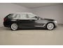 BMW 5-Serie Touring 520i Luury Line / HIFI / Park assist / Leder / Trekhaak / Comfortstoelen / LED / Alu wielen 18 inch