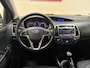 Hyundai i20 1.4i i-Vision, Airco, Cruise, Parkeersensoren, Afn trekhaak, Blue tooth, 15 inch lichtmetaal, Prijs incl apk, beurt en 3 mnd garantie
