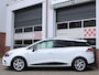 Renault Clio Estate 0.9 TCe 90PK Limited /NAVI/PDC/Donker glas/16'LM/Keyless/LED/DAB+/Bluetooth/ISOFIX/NAP! 1e eig!
