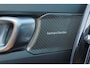 Volvo EX40 Single Motor Extended Range Plus 82 kWh - IntelliSafe Assist & Surround - Verwarmde voorstoelen, stuur & achterbank - Harman Kardon Audio - Parkeersensoren voor & achter - Draadloze tel. lader - Warmtepomp - Inklapbare trekhaak - 19' LMV