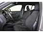 Volvo EX40 Single Motor Extended Range Plus 82 kWh - IntelliSafe Assist & Surround - Verwarmde voorstoelen, stuur & achterbank - Harman Kardon Audio - Parkeersensoren voor & achter - Draadloze tel. lader - Warmtepomp - Inklapbare trekhaak - 19' LMV