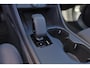 Volvo EX40 Single Motor Extended Range Plus 82 kWh - IntelliSafe Assist & Surround - Verwarmde voorstoelen, stuur & achterbank - Harman Kardon Audio - Parkeersensoren voor & achter - Draadloze tel. lader - Warmtepomp - Inklapbare trekhaak - 19' LMV