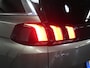 Peugeot 5008 1.2 130PK Active | 2de eigenaar | AppleCarplay/AndroidAuto | Camera | Navigatie | Cruise Control | Climate Control | 7 PERSOONS! | Isofix | Parkeersensoren | LED | Privacy Glass | Trekhaak |
