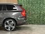 Volvo XC90 T8 AWD Recharge Plus Bright | 360 Camera | Harman Kardon | 455pk | Adaptieve Cruise Control | Stoelverwarming voor+achter | Stuurwielverwarming | Schuifdak | Full LED Meesturende koplampen | Standkachel met Volvo On Call App | Pilot Assist | BLIS Dode Hoek Detectie | Elektrische voorstoelen geheugen | Contour stoelen met wit stiksel en bies | Zitting verlenging voorstoelen | Lederen dashboard | 22 Inch | Google Infotainment | Keyless Drive | Privacy Glass | Elektrisch bedienbare achterklep | Geïntegreerd kinderzitje achterin | Geïntegreerde zongordijnen achterportieren | Verlichte instaplijsten | 7-Persoons | 4-Zone Climate Control | DAB Radio | Apple Carplay/Android Auto | Alarm Klasse III | Volvo On Call met mobiele App functie | Platinum Grey Metallic |