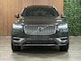 Volvo XC90 T8 AWD Recharge Plus Bright | 360 Camera | Harman Kardon | 455pk | Adaptieve Cruise Control | Stoelverwarming voor+achter | Stuurwielverwarming | Schuifdak | Full LED Meesturende koplampen | Standkachel met Volvo On Call App | Pilot Assist | BLIS Dode Hoek Detectie | Elektrische voorstoelen geheugen | Contour stoelen met wit stiksel en bies | Zitting verlenging voorstoelen | Lederen dashboard | 22 Inch | Google Infotainment | Keyless Drive | Privacy Glass | Elektrisch bedienbare achterklep | Geïntegreerd kinderzitje achterin | Geïntegreerde zongordijnen achterportieren | Verlichte instaplijsten | 7-Persoons | 4-Zone Climate Control | DAB Radio | Apple Carplay/Android Auto | Alarm Klasse III | Volvo On Call met mobiele App functie | Platinum Grey Metallic |