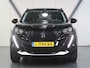 Peugeot e-2008 EV Allure Pack 50 kWh 136PK | 2de eigenaar | AppleCarPlay/AndroidAuto | Climate Control | Cruise Control | Keyless | FULL LED | Navigatie | LMV | Parkeersensoren | Privacy Glass | Isofix |