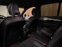 Volvo XC90 2.0 B5 AWD R-Design | Pine Grey! | Trekhaak | Adaptieve Cruise Control | Stoelverwarming | Parkeercamera | 20 Inch | Pilot Assist | Schakelpaddels aan stuurwiel | Elektrische voorstoelen geheugen | R-Design contour stoelen leder alcantara met wit stiksel en bies | Zitting verlenging voorstoelen | Lederen Dashboard | Parkeersensoren voor+achter | Privacy Glass | Elektrisch bedienbare achterklep | Geïntegreerde zongordijnen achterportieren | Verlichte instaplijsten | 7-Persoons | Apple Carplay/Android Auto | Alarm Klasse III | Volvo On Call met mobiele App functie | Pine Grey Metallic |