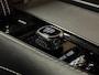Volvo XC90 2.0 B5 AWD R-Design | Pine Grey! | Trekhaak | Adaptieve Cruise Control | Stoelverwarming | Parkeercamera | 20 Inch | Pilot Assist | Schakelpaddels aan stuurwiel | Elektrische voorstoelen geheugen | R-Design contour stoelen leder alcantara met wit stiksel en bies | Zitting verlenging voorstoelen | Lederen Dashboard | Parkeersensoren voor+achter | Privacy Glass | Elektrisch bedienbare achterklep | Geïntegreerde zongordijnen achterportieren | Verlichte instaplijsten | 7-Persoons | Apple Carplay/Android Auto | Alarm Klasse III | Volvo On Call met mobiele App functie | Pine Grey Metallic |