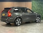 Volvo XC90 2.0 B5 AWD R-Design | Pine Grey! | Trekhaak | Adaptieve Cruise Control | Stoelverwarming | Parkeercamera | 20 Inch | Pilot Assist | Schakelpaddels aan stuurwiel | Elektrische voorstoelen geheugen | R-Design contour stoelen leder alcantara met wit stiksel en bies | Zitting verlenging voorstoelen | Lederen Dashboard | Parkeersensoren voor+achter | Privacy Glass | Elektrisch bedienbare achterklep | Geïntegreerde zongordijnen achterportieren | Verlichte instaplijsten | 7-Persoons | Apple Carplay/Android Auto | Alarm Klasse III | Volvo On Call met mobiele App functie | Pine Grey Metallic |