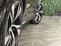 Volvo XC90 2.0 B5 AWD R-Design | Pine Grey! | Trekhaak | Adaptieve Cruise Control | Stoelverwarming | Parkeercamera | 20 Inch | Pilot Assist | Schakelpaddels aan stuurwiel | Elektrische voorstoelen geheugen | R-Design contour stoelen leder alcantara met wit stiksel en bies | Zitting verlenging voorstoelen | Lederen Dashboard | Parkeersensoren voor+achter | Privacy Glass | Elektrisch bedienbare achterklep | Geïntegreerde zongordijnen achterportieren | Verlichte instaplijsten | 7-Persoons | Apple Carplay/Android Auto | Alarm Klasse III | Volvo On Call met mobiele App functie | Pine Grey Metallic |