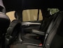 Volvo XC90 2.0 B5 AWD R-Design | Pine Grey! | Trekhaak | Adaptieve Cruise Control | Stoelverwarming | Parkeercamera | 20 Inch | Pilot Assist | Schakelpaddels aan stuurwiel | Elektrische voorstoelen geheugen | R-Design contour stoelen leder alcantara met wit stiksel en bies | Zitting verlenging voorstoelen | Lederen Dashboard | Parkeersensoren voor+achter | Privacy Glass | Elektrisch bedienbare achterklep | Geïntegreerde zongordijnen achterportieren | Verlichte instaplijsten | 7-Persoons | Apple Carplay/Android Auto | Alarm Klasse III | Volvo On Call met mobiele App functie | Pine Grey Metallic |