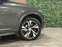 Volvo XC90 2.0 B5 AWD R-Design | Pine Grey! | Trekhaak | Adaptieve Cruise Control | Stoelverwarming | Parkeercamera | 20 Inch | Pilot Assist | Schakelpaddels aan stuurwiel | Elektrische voorstoelen geheugen | R-Design contour stoelen leder alcantara met wit stiksel en bies | Zitting verlenging voorstoelen | Lederen Dashboard | Parkeersensoren voor+achter | Privacy Glass | Elektrisch bedienbare achterklep | Geïntegreerde zongordijnen achterportieren | Verlichte instaplijsten | 7-Persoons | Apple Carplay/Android Auto | Alarm Klasse III | Volvo On Call met mobiele App functie | Pine Grey Metallic |