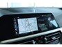 BMW 3-Serie 320e Business Edition Plus M-Sport | 96% SoH | Cruise Control | Camera | Climate Control | Navi | Carplay | HiFi | LED | 18 Inch | Getint Glas