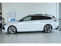 Peugeot 308 SW 1.6 Plug-in Hybrid 195 GT | Adapt. Cruise | Focal Audio | Schuifdak | 360 Camera | Elektr. klep | Keyless | Carplay | Navi | Climate | MATRIX | 18 Inch | Standkachel