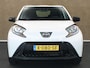 Toyota Aygo X 1.0 VVT-i MT Play - ORIGINEEL NEDERLANDSE AUTO - AIRCO - ADAPTIEVE CRUISE CONTROL - ACHTERUITRIJCAMERA - BLUETOOTH - LICHTSENSOR - DAB RADIO - APPLE CARPLAY/ ANDROID AUTO