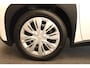 Toyota Aygo X 1.0 VVT-i MT Play - ORIGINEEL NEDERLANDSE AUTO - AIRCO - ADAPTIEVE CRUISE CONTROL - ACHTERUITRIJCAMERA - BLUETOOTH - LICHTSENSOR - DAB RADIO - APPLE CARPLAY/ ANDROID AUTO