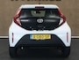 Toyota Aygo X 1.0 VVT-i MT Play - ORIGINEEL NEDERLANDSE AUTO - AIRCO - ADAPTIEVE CRUISE CONTROL - ACHTERUITRIJCAMERA - BLUETOOTH - LICHTSENSOR - DAB RADIO - APPLE CARPLAY/ ANDROID AUTO