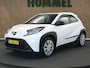 Toyota Aygo X 1.0 VVT-i MT Play - ORIGINEEL NEDERLANDSE AUTO - AIRCO - ADAPTIEVE CRUISE CONTROL - ACHTERUITRIJCAMERA - BLUETOOTH - LICHTSENSOR - DAB RADIO - APPLE CARPLAY/ ANDROID AUTO