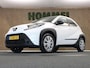 Toyota Aygo X 1.0 VVT-i MT Play - ORIGINEEL NEDERLANDSE AUTO - AIRCO - ADAPTIEVE CRUISE CONTROL - ACHTERUITRIJCAMERA - BLUETOOTH - LICHTSENSOR - DAB RADIO - APPLE CARPLAY/ ANDROID AUTO