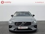 Volvo V60 2.0 B4 Plus Dark 197Pk! Automaat * Vapour Grey | Trekhaak 1.800KG | Adaptive Cruise Control Memory stoelen | Achteruitrijcamera | Apple CarPlay | Stoel/Stuur verwarming
