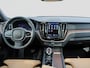 Volvo XC60 2.0 B5 Inscription Automaat / Panoramadak / Massage voorstoelen / Trekhaak / Luchtvering / Gelaagde ramen / Head-up Display / Alarm klasse 3