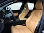 Volvo XC60 2.0 B5 Inscription Automaat / Panoramadak / Massage voorstoelen / Trekhaak / Luchtvering / Gelaagde ramen / Head-up Display / Alarm klasse 3