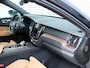 Volvo XC60 2.0 B5 Inscription Automaat / Panoramadak / Massage voorstoelen / Trekhaak / Luchtvering / Gelaagde ramen / Head-up Display / Alarm klasse 3