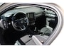 Volvo EX40 Single Motor Extended Range Ultra Europa 82 kWh | Panoramadak | Premium audio by Harman Kardon | Verwarmbare voorstoelen en achterbank | Stuurwiel verwarmd | Apple Carplay/Android Auto | 19 inch lichtmetalen velgen| 360 graden camera | Extra getint glas achterportieren en bagageruimte |