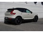 Volvo EX40 Single Motor Extended Range Ultra Europa 82 kWh | Panoramadak | Premium audio by Harman Kardon | Verwarmbare voorstoelen en achterbank | Stuurwiel verwarmd | Apple Carplay/Android Auto | 19 inch lichtmetalen velgen| 360 graden camera | Extra getint glas achterportieren en bagageruimte |