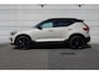 Volvo EX40 Single Motor Extended Range Ultra Europa 82 kWh | Panoramadak | Premium audio by Harman Kardon | Verwarmbare voorstoelen en achterbank | Stuurwiel verwarmd | Apple Carplay/Android Auto | 19 inch lichtmetalen velgen| 360 graden camera | Extra getint glas achterportieren en bagageruimte |