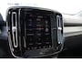 Volvo EX40 Single Motor Extended Range Ultra Europa 82 kWh | Panoramadak | Premium audio by Harman Kardon | Verwarmbare voorstoelen en achterbank | Stuurwiel verwarmd | Apple Carplay/Android Auto | 19 inch lichtmetalen velgen| 360 graden camera | Extra getint glas achterportieren en bagageruimte |