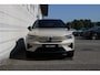 Volvo EX40 Single Motor Extended Range Ultra Europa 82 kWh | Panoramadak | Premium audio by Harman Kardon | Verwarmbare voorstoelen en achterbank | Stuurwiel verwarmd | Apple Carplay/Android Auto | 19 inch lichtmetalen velgen| 360 graden camera | Extra getint glas achterportieren en bagageruimte |