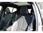 Volvo EX40 Single Motor Extended Range Ultra Europa 82 kWh | Panoramadak | Premium audio by Harman Kardon | Verwarmbare voorstoelen en achterbank | Stuurwiel verwarmd | Apple Carplay/Android Auto | 19 inch lichtmetalen velgen| 360 graden camera | Extra getint glas achterportieren en bagageruimte |