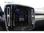 Volvo EX40 Single Motor Extended Range Ultra Europa 82 kWh | Panoramadak | Premium audio by Harman Kardon | Verwarmbare voorstoelen en achterbank | Stuurwiel verwarmd | Apple Carplay/Android Auto | 19 inch lichtmetalen velgen| 360 graden camera | Extra getint glas achterportieren en bagageruimte |